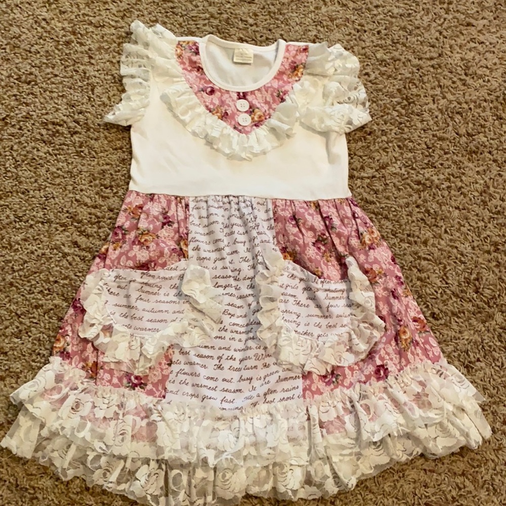 Boutique style dress with lace detailing